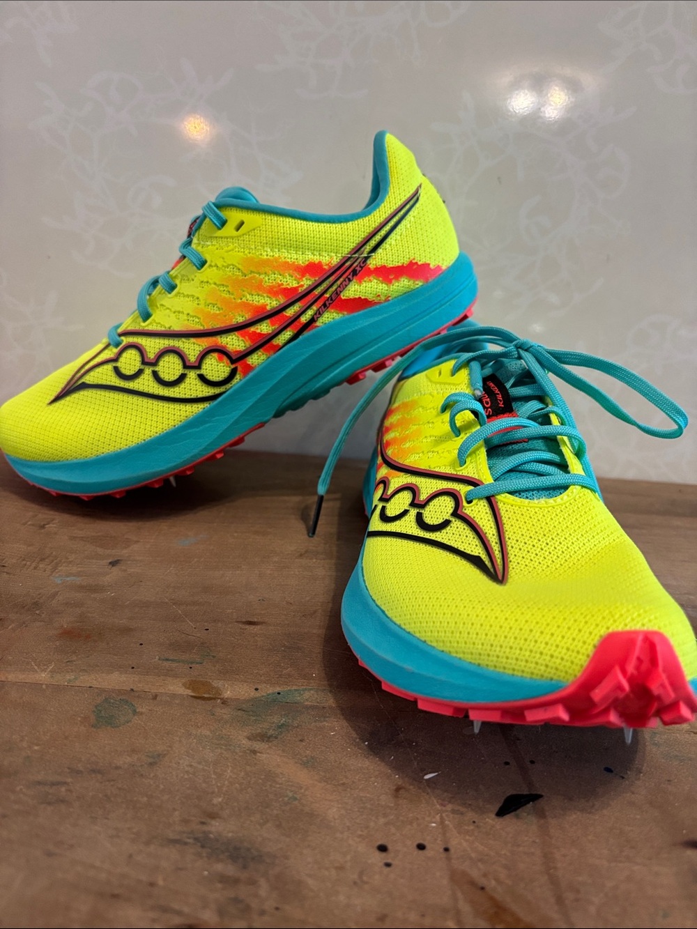 Saucony Neon Yellow & Teal Running Spikes-Coral size 7 Excellent Condition